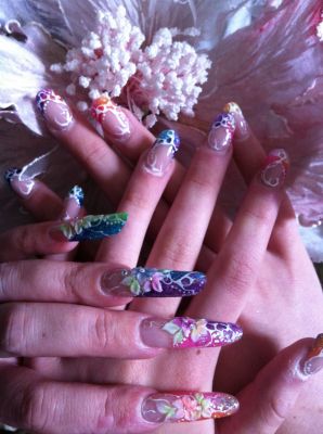 TARIF de Pose d'ongles en gel et résine avec la decoration Nail Art